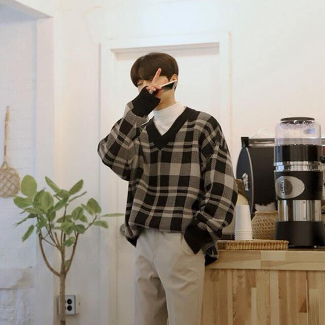 メンズ チェック柄ニットセーター 韓国 Vネック カジュアル全2色 メンズ チェック柄ニットセーター 韓国 Vネック カジュアル全2色