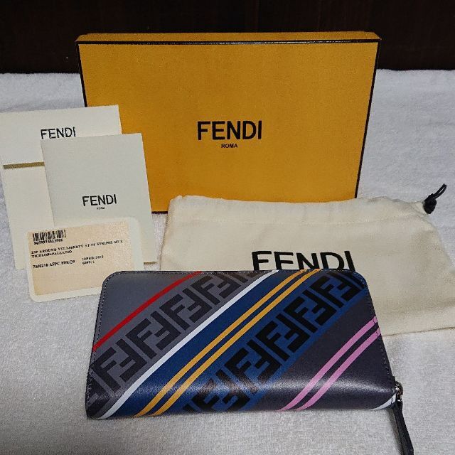 FENDI　フェンディ　2つ折り財布　FFロゴ　キャンバス　レザー　コンパクト　ウォレット　がま口　ブラック　ギフト　プレゼント包装可松前R56店