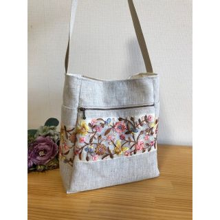 ワンショルダーバック　　リネン×刺繡リボン(バッグ)