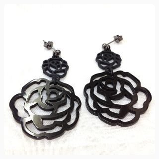 アクリル黒バラのピアス(イヤリング)