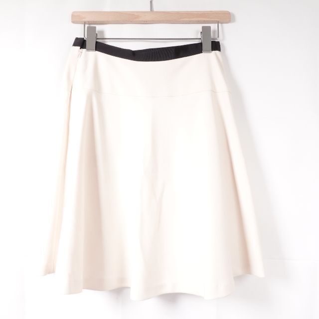 INED(イネド)のINED イネド　スカート　レディース　オフホワイト レディースのスカート(ミニスカート)の商品写真