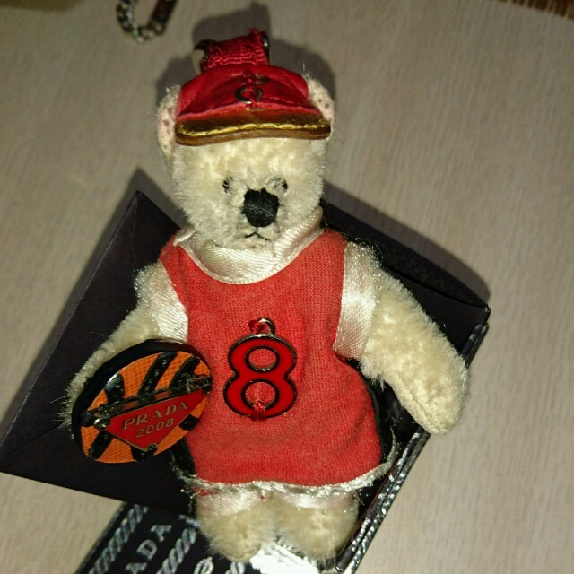 PRADA(プラダ)のあばっち様専用激レア北京オリンピック限定PRADA熊チャーム❤✨ レディースのファッション小物(キーホルダー)の商品写真