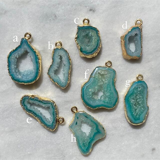 天然石　アゲートスライス　gold emerald green,aqua ハンドメイドの素材/材料(各種パーツ)の商品写真
