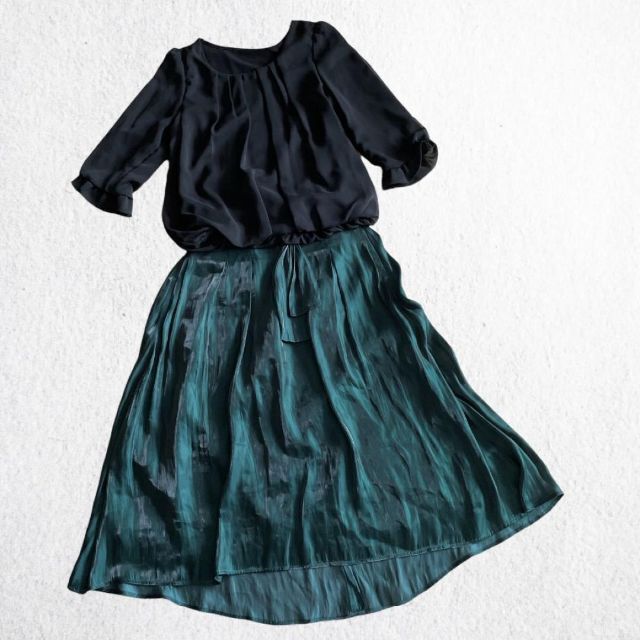 SONO ソーノ　サテンスカート　ギャザー　タック　フレアー　グリーン　サイズ1 レディースのスカート(ロングスカート)の商品写真