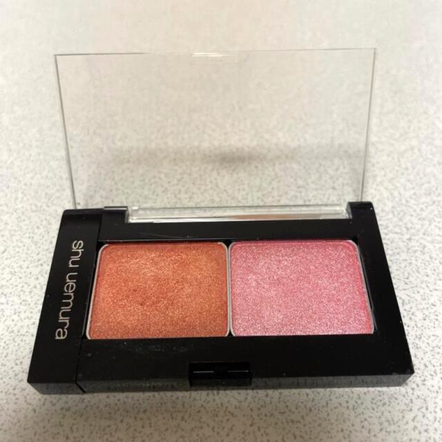 shu uemura(シュウウエムラ)の【美品】　シュウウエムラ アイシャドウ2色 コスメ/美容のベースメイク/化粧品(アイシャドウ)の商品写真