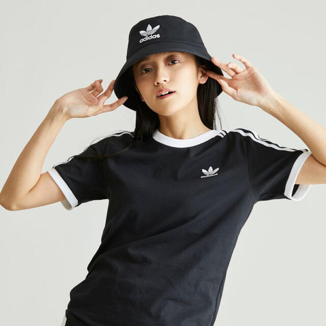 adidas(アディダス)のアディカラークラシック3ストライプ半袖tシャツ レディースのトップス(Tシャツ(半袖/袖なし))の商品写真