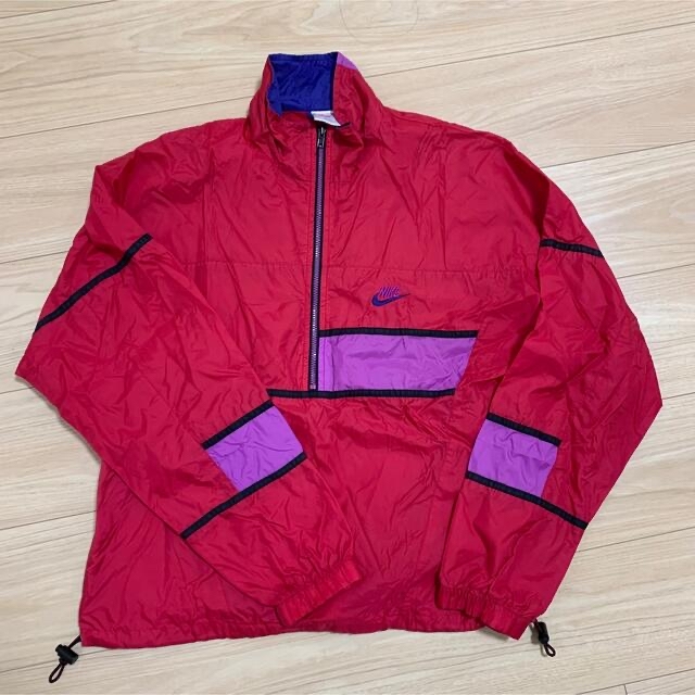 NIKE(ナイキ)のNIKE ナイロンジャケット　刺繍　紫 メンズのジャケット/アウター(ナイロンジャケット)の商品写真
