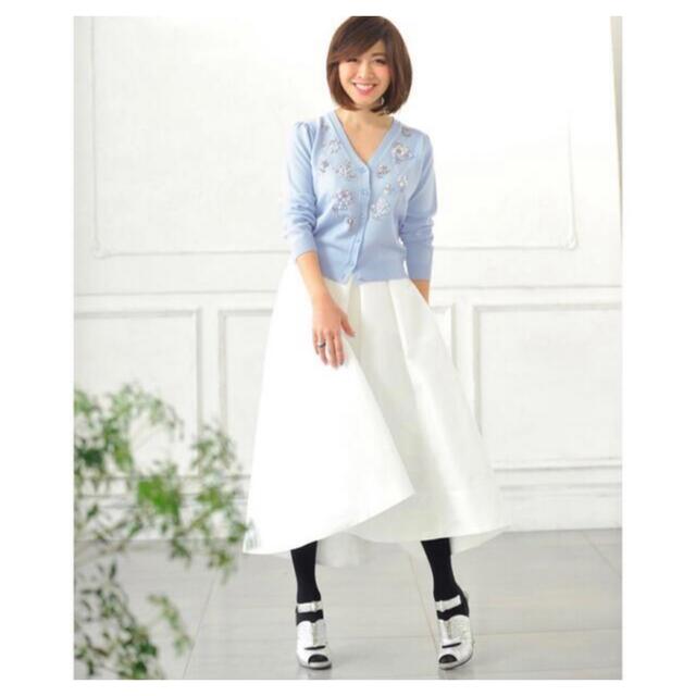 Chesty(チェスティ)のchesty チェスティ　フラワーベルト付きスカート　ホワイト　サイズ０ レディースのスカート(ひざ丈スカート)の商品写真
