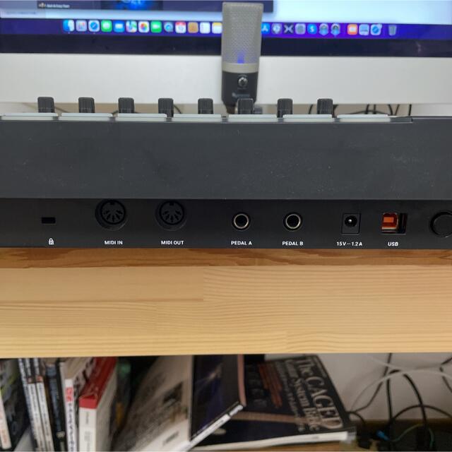 KOMPLETE KONTROL S49 MK2 2