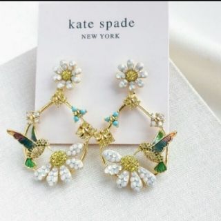 ケイトスペードニューヨーク(kate spade new york)の【新品】kate spade ケイトスペード　ピアス　デイジー　ラスト1つ(ピアス)