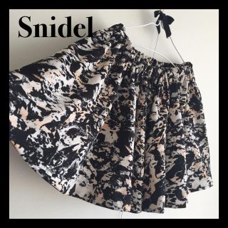 スナイデル(SNIDEL)のsnidel❤︎ 新品 花柄 スカート (ミニスカート)