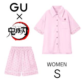 ジーユー(GU)の【新品未使用】GU WOMEN 鬼滅の刃 サテンパジャマ (半袖) S(パジャマ)