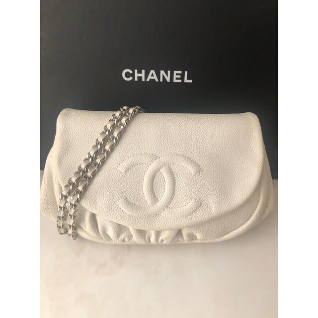 人気の白✴︎CHANEL✴︎ハーフムーン チェーンショルダーバッグ✴︎マトラッセ