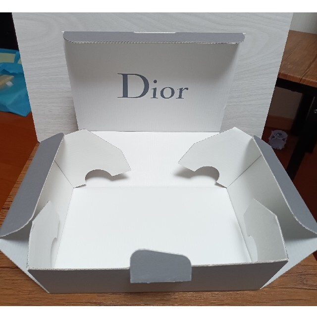 Dior(ディオール)のディオール  空箱(小) インテリア/住まい/日用品のオフィス用品(ラッピング/包装)の商品写真