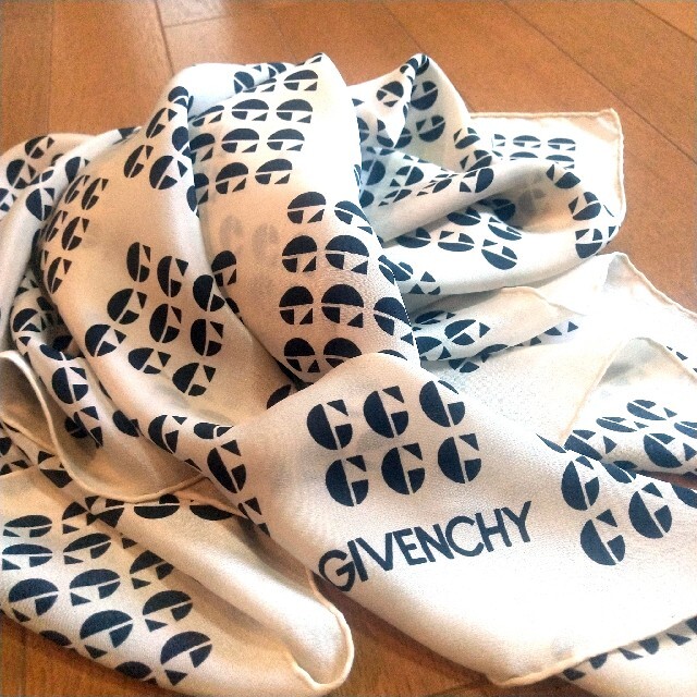 GIVENCHY(ジバンシィ)のGIVENCHY シルク スカーフ【LUR3】 レディースのファッション小物(バンダナ/スカーフ)の商品写真