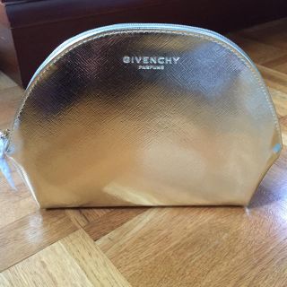 ジバンシィ(GIVENCHY)のGIVENCHY ゴールドポーチ(ポーチ)