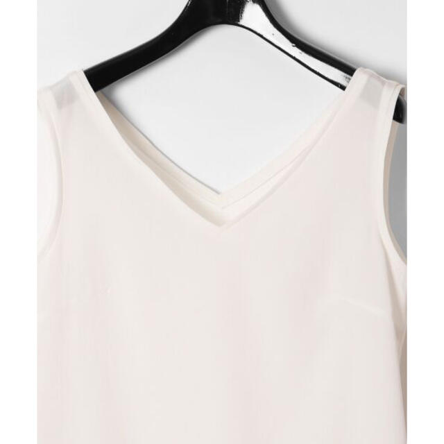GRACE CONTINENTAL(グレースコンチネンタル)の新品　グレースコンチネンタル  トリアセデシンノースリーブ　白 レディースのトップス(Tシャツ(半袖/袖なし))の商品写真