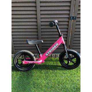 ストライダ(STRIDA)のストライダー☆ピンク(三輪車/乗り物)