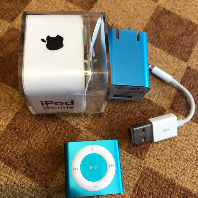 Apple(アップル)のApple iPod shuffle  ブルー  2GB スマホ/家電/カメラのオーディオ機器(ポータブルプレーヤー)の商品写真