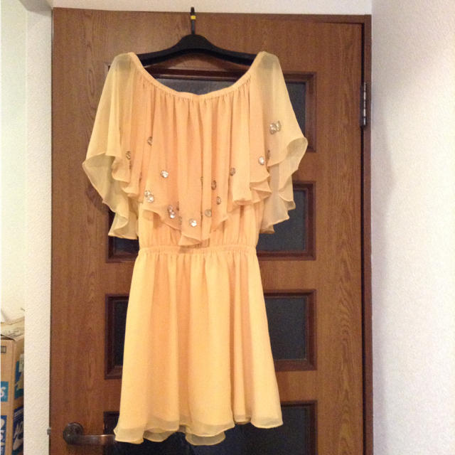 綺麗なイエロードレスワンピース 送料込み レディースのフォーマル/ドレス(その他ドレス)の商品写真