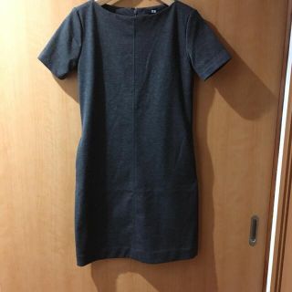 ユニクロ(UNIQLO)の最終値下げ❣️ユニクロ　ポンチワンピースSダークグレー(ひざ丈ワンピース)