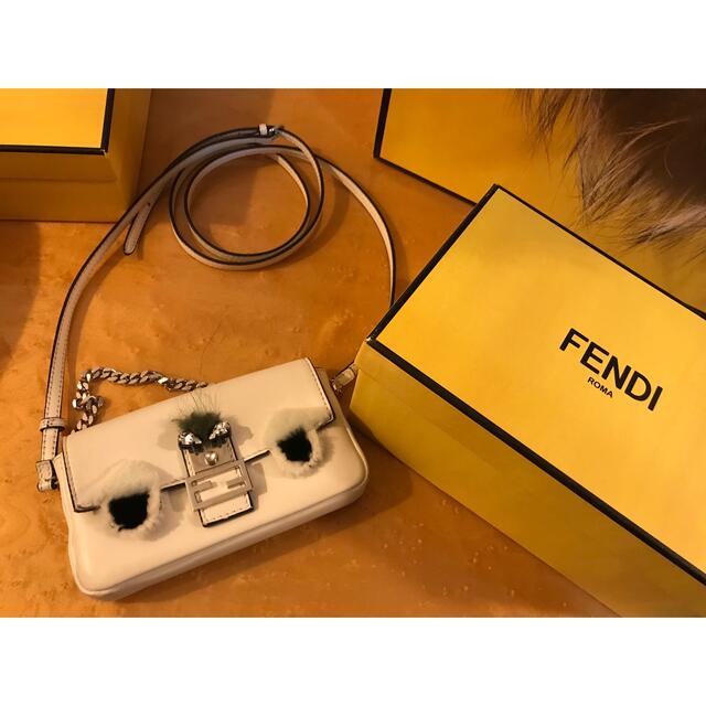 FENDI(フェンディ)の正規保証　フェンディ　モンスター　ホワイト系　ポシェット レディースのバッグ(ショルダーバッグ)の商品写真