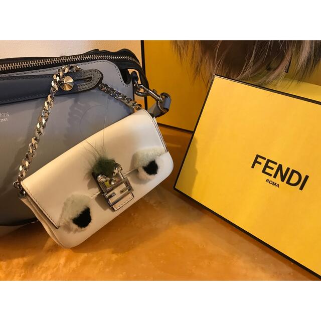 FENDI(フェンディ)の正規保証　フェンディ　モンスター　ホワイト系　ポシェット レディースのバッグ(ショルダーバッグ)の商品写真