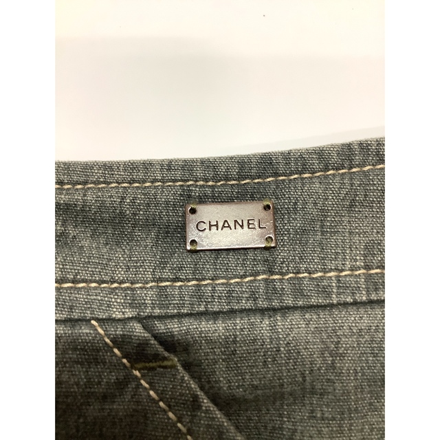 CHANEL(シャネル)の美品　CHANEL シャネル  デニムスカート　グレー　r127 レディースのスカート(ひざ丈スカート)の商品写真