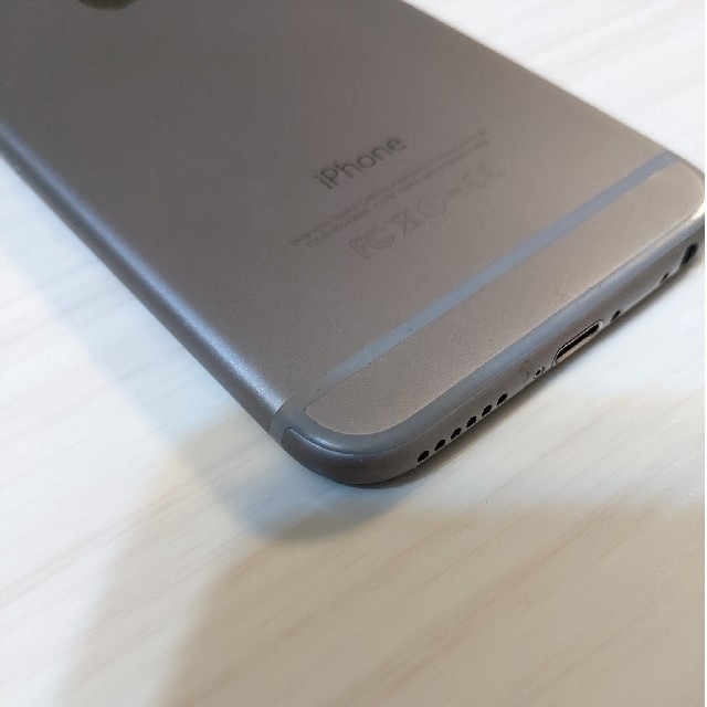 iPhone(アイフォーン)のiPhone 6 Space Gray 64 GB au スマホ/家電/カメラのスマートフォン/携帯電話(スマートフォン本体)の商品写真