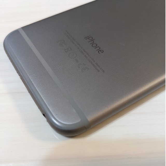 iPhone(アイフォーン)のiPhone 6 Space Gray 64 GB au スマホ/家電/カメラのスマートフォン/携帯電話(スマートフォン本体)の商品写真