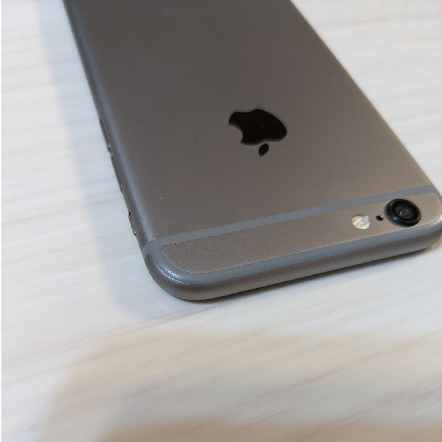 iPhone(アイフォーン)のiPhone 6 Space Gray 64 GB au スマホ/家電/カメラのスマートフォン/携帯電話(スマートフォン本体)の商品写真