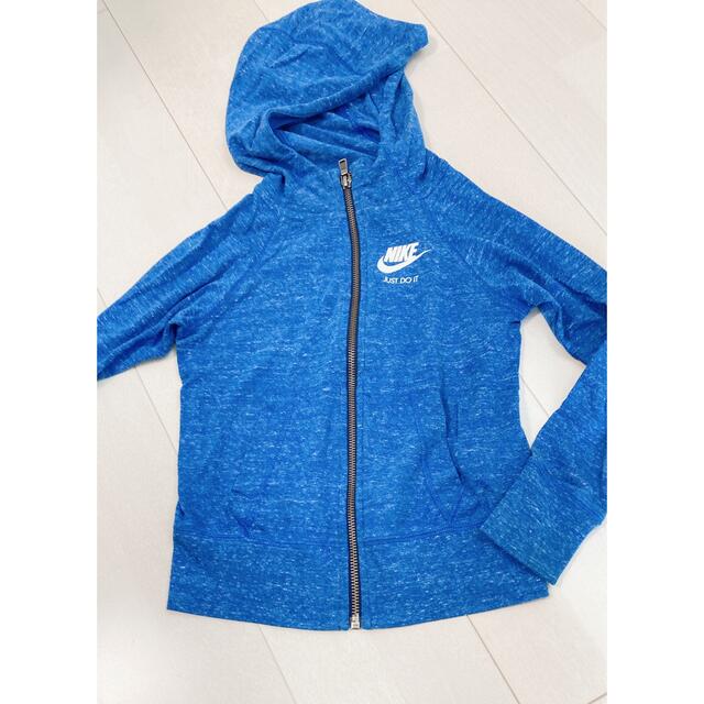 NIKE(ナイキ)のNIKE 薄手パーカー XS キッズ/ベビー/マタニティのキッズ服男の子用(90cm~)(ジャケット/上着)の商品写真