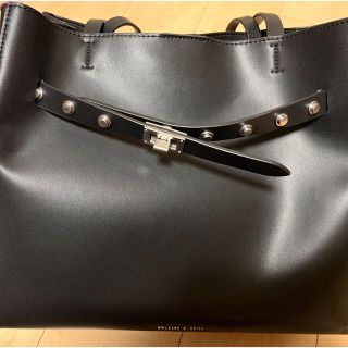 チャールズアンドキース(Charles and Keith)のグロメットストラップ トートバッグ　CHARLES & KEITH(トートバッグ)