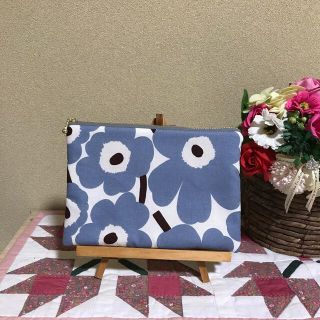 マリメッコ(marimekko)のマリメッコ  生地　ハンドメイド　ミニウニッコ　ダークブルー　フラットポーチ(ポーチ)