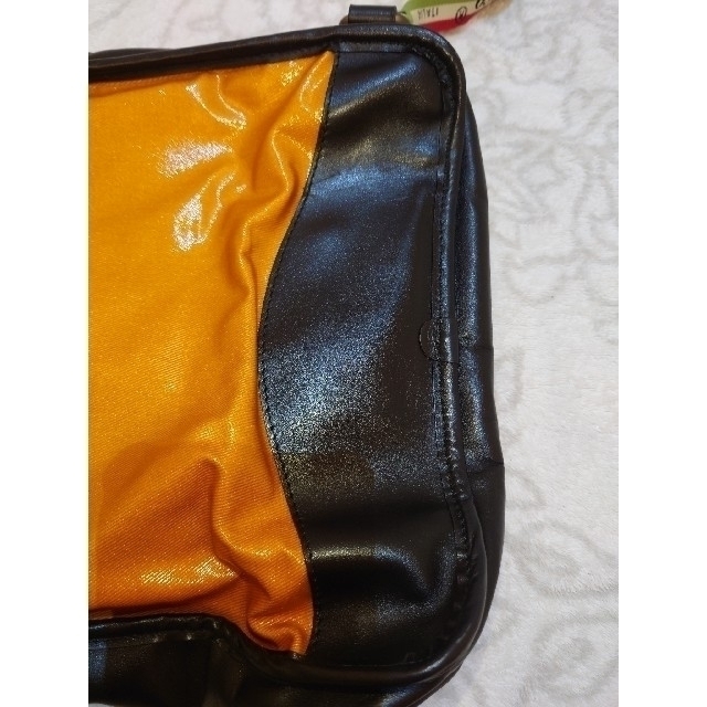 Orobianco(オロビアンコ)のオロビアンコ ボディバック A4対応 大容量 機能性 オレンジ系 ユーズド 美品 メンズのバッグ(ボディーバッグ)の商品写真