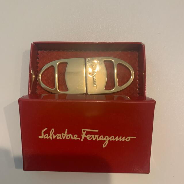 Salvatore Ferragamo(サルヴァトーレフェラガモ)のフェラガモ　バックル ハンドメイドの素材/材料(各種パーツ)の商品写真