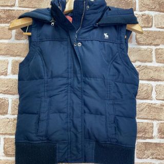 アバクロンビーアンドフィッチ(Abercrombie&Fitch)のA0420B001 アバクロ　ダウンベスト(ジャケット/上着)