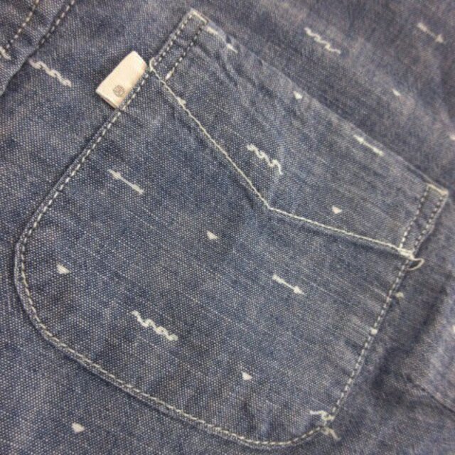 Levi's(リーバイス)のリーバイス Levi's シャツ 長袖 総柄 XS 紺 ネイビー /AO1 ☆ レディースのトップス(シャツ/ブラウス(長袖/七分))の商品写真