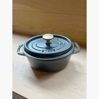 ストウブ(STAUB)のSTAUB/ストウブ ピコ•ココット オーバル17cm ブラック 中古美品(鍋/フライパン)