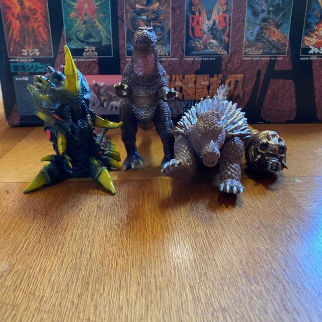 結集!歴代怪獣ボックス 復刻歴代怪獣14体セット(特別仕様)の通販 結集!歴代怪獣ボックス 復刻歴代怪獣14体セット(特別仕様)の通販