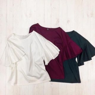 ユニクロ(UNIQLO)のUNIQLO 袖 フリル トップス(Tシャツ(半袖/袖なし))