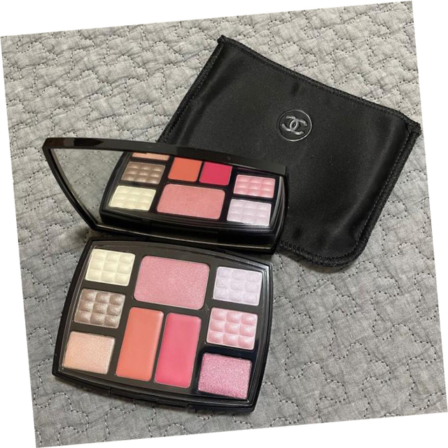 新品未使用☆シャネルCHANEL トラベルメイクパレット！ 海外限定品