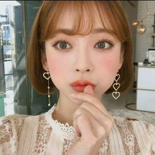 twice ジヒョ　テリちゃん 着用　ハート ピアス　アシンメトリー(ピアス)