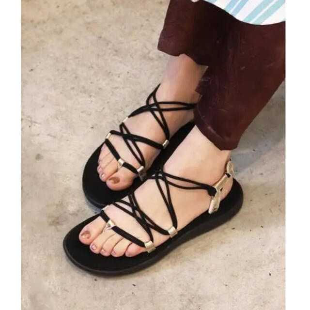 Teva(テバ)のTEVA ボヤインフィニティメタリックサンダル　 レディースの靴/シューズ(サンダル)の商品写真