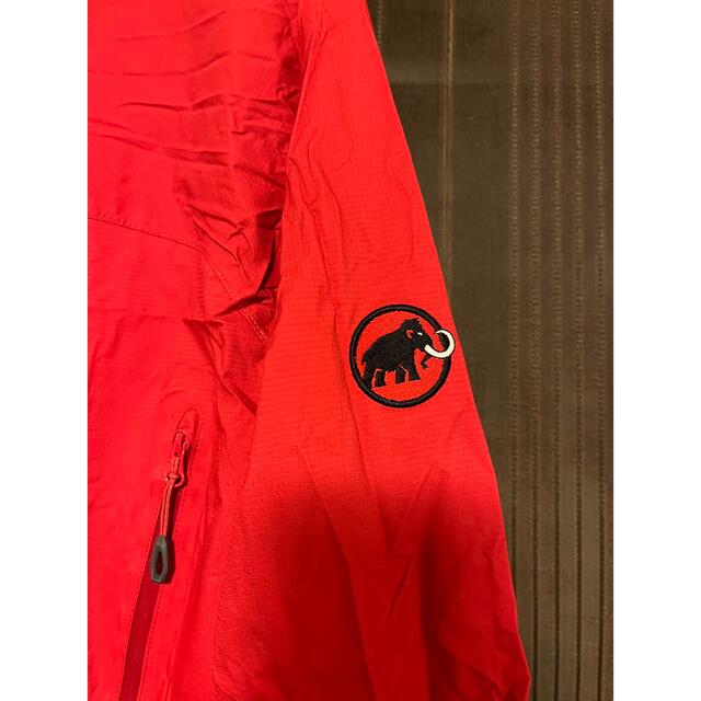 Mammut(マムート)のmammut マイクロレイヤージャケット レッド Mサイズ スポーツ/アウトドアのアウトドア(登山用品)の商品写真