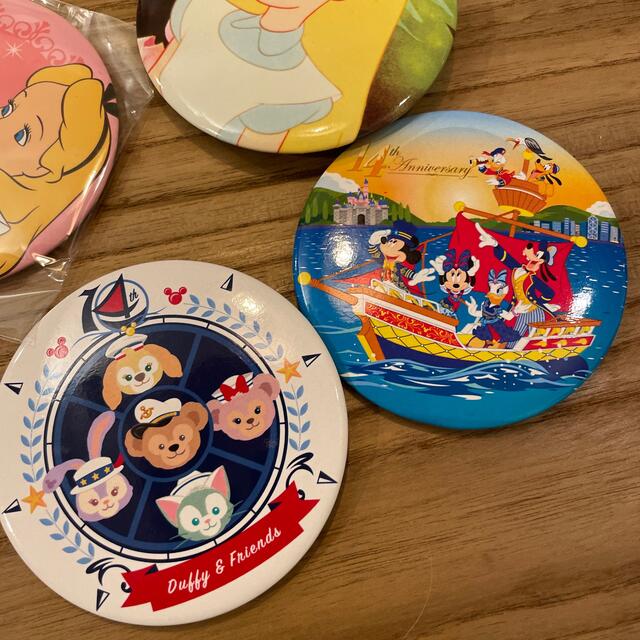 Disney(ディズニー)のディズニー 缶バッジセット エンタメ/ホビーのおもちゃ/ぬいぐるみ(キャラクターグッズ)の商品写真