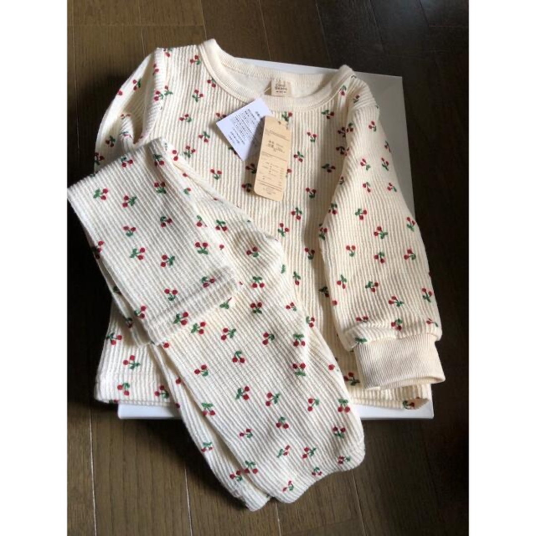 パジャマ　90 キッズ/ベビー/マタニティのキッズ服女の子用(90cm~)(パジャマ)の商品写真