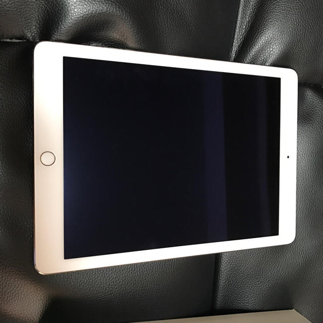 iPadair2  16GBゴールド スマホ/家電/カメラのPC/タブレット(タブレット)の商品写真