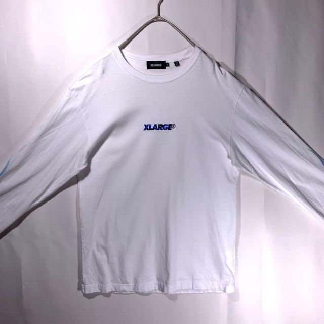 XLARGE(エクストララージ)のXLARGE ロングTシャツ 白 紫 ファイヤーパターン 袖ロゴ M メンズのトップス(Tシャツ/カットソー(七分/長袖))の商品写真