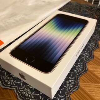 アイフォーン(iPhone)のiPhoneSE 第3世代 スターライト 128gb 新品(スマートフォン本体)